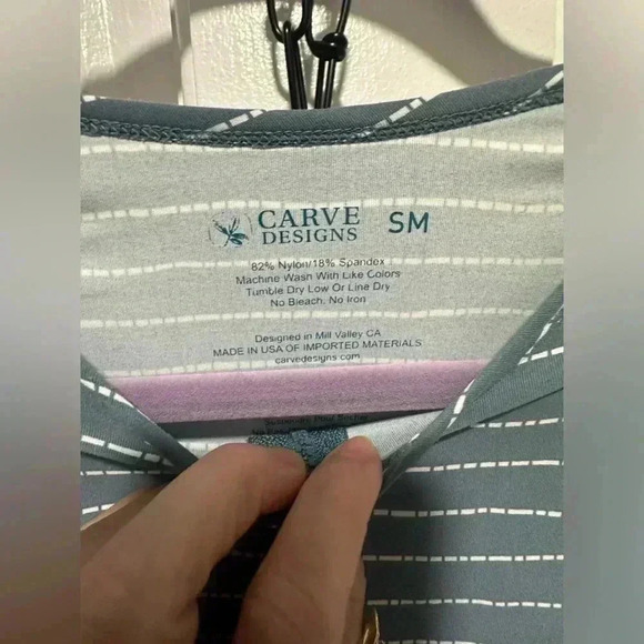 Carve Designs Kona Rashguard Size Small EUC - Picture 3 of 4